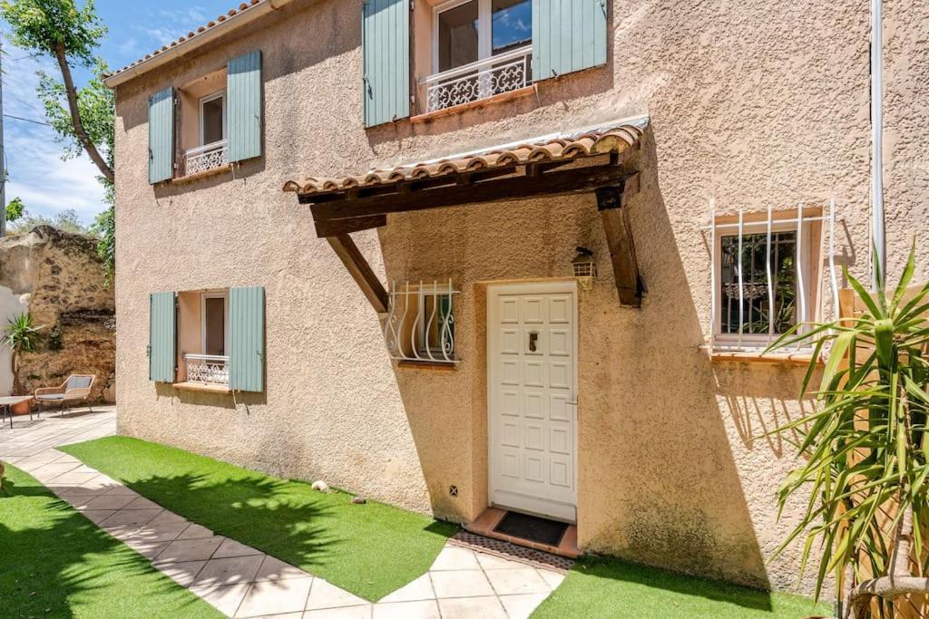 Maison De